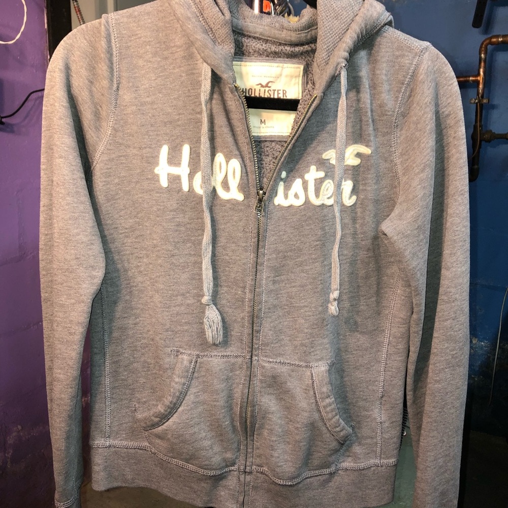 Woman’s full zip hooded Hollister sweatshirt!